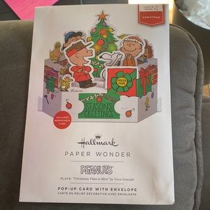 New Hallmark Paper Wonder Christmas Card Peanuts ( Pop up card ) Light &Music